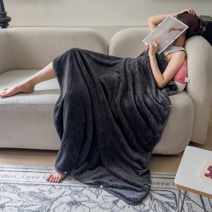 91家纺网 家纺一手货源 找家纺 卡琪曼 2024新款加厚保暖菠萝格披肩毯子毛毯 星耀黑