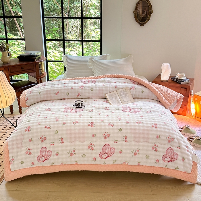 91家纺网 家纺一手货源 找家纺 优迈 2024新款兔兔绒豆豆被冬被子被芯 福蝶将至-粉