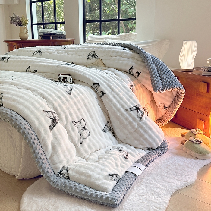 91家纺网 家纺一手货源 找家纺 优迈 2024新款兔兔绒豆豆被冬被子被芯 愿君福蝶