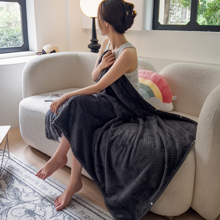 91家纺网 家纺一手货源 找家纺 卡琪曼 2024新款加厚保暖菠萝格披肩毯子毛毯 星耀黑