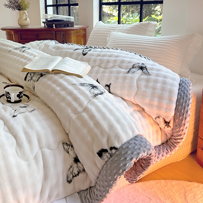 91家纺网 家纺一手货源 找家纺 优迈 2024新款兔兔绒豆豆被冬被子被芯 愿君福蝶