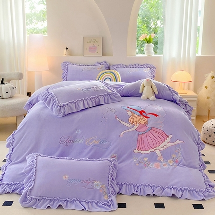 91家纺网 家纺一手货源 找家纺 航途席业 2025新款牛奶绒绣花四件套贴布绣240克消光重工刺绣工艺款韩版立体花边套件-花仙子千夏紫