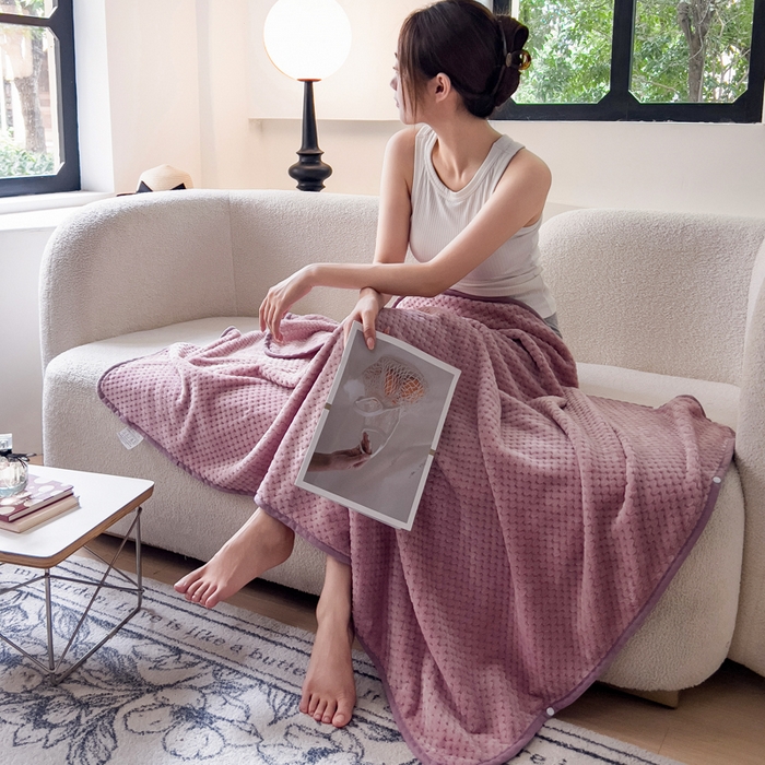 91家纺网 家纺一手货源 找家纺 卡琪曼 2024新款加厚保暖菠萝格披肩毯子毛毯 藕合紫