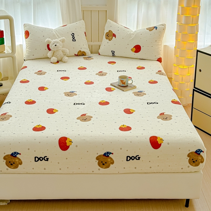 91家纺网 家纺一手货源 找家纺 金丝鸟家纺 2024新款200g牛奶绒单床笠系列 西红柿小狗