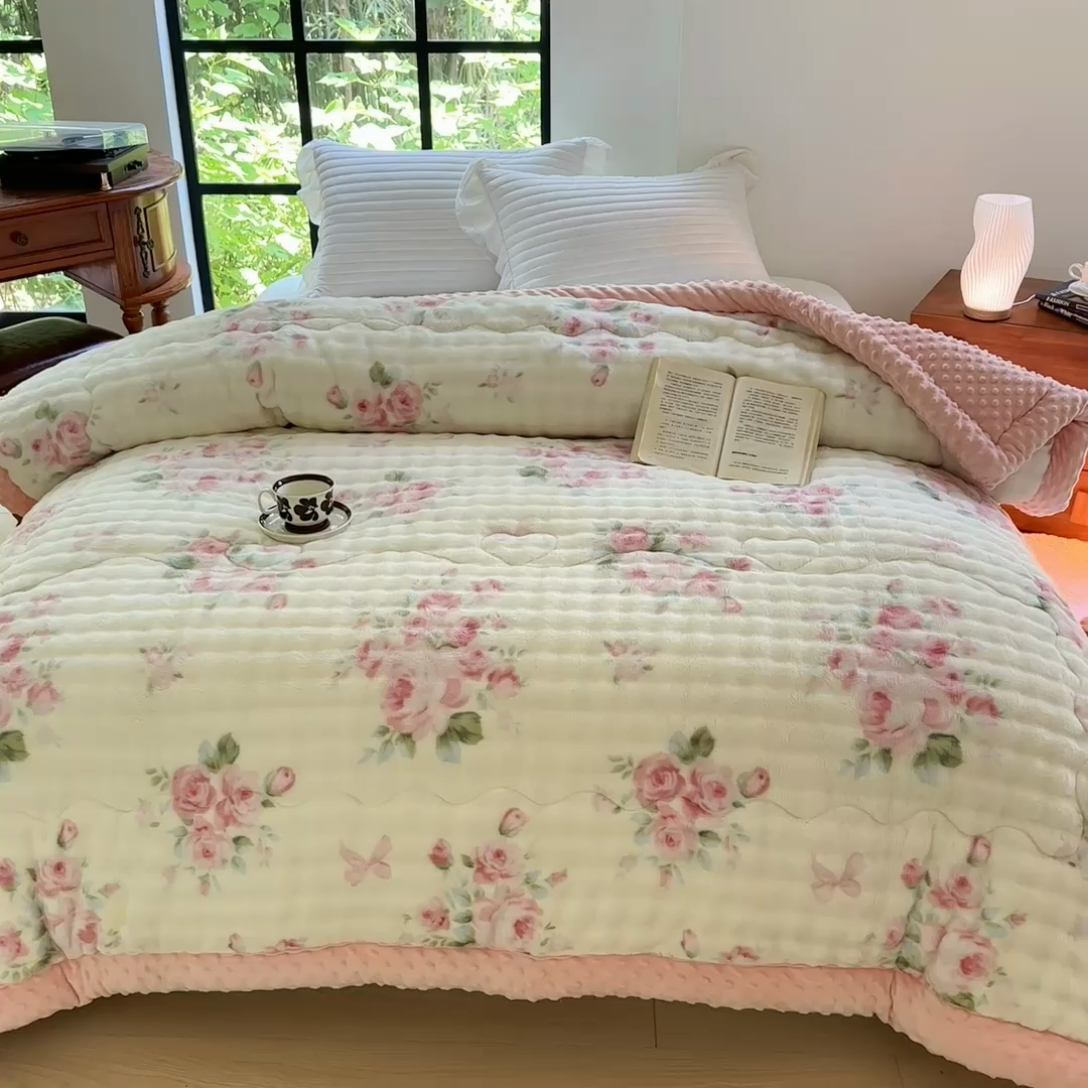 91家纺网 家纺一手货源 找家纺 优迈 2024新款兔兔绒豆豆被冬被子被芯 花若盛开