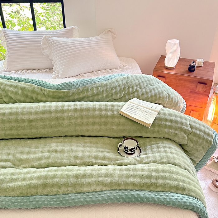 91家纺网 家纺一手货源 找家纺 优迈 2024新款兔兔绒豆豆被冬被子被芯 暖绿