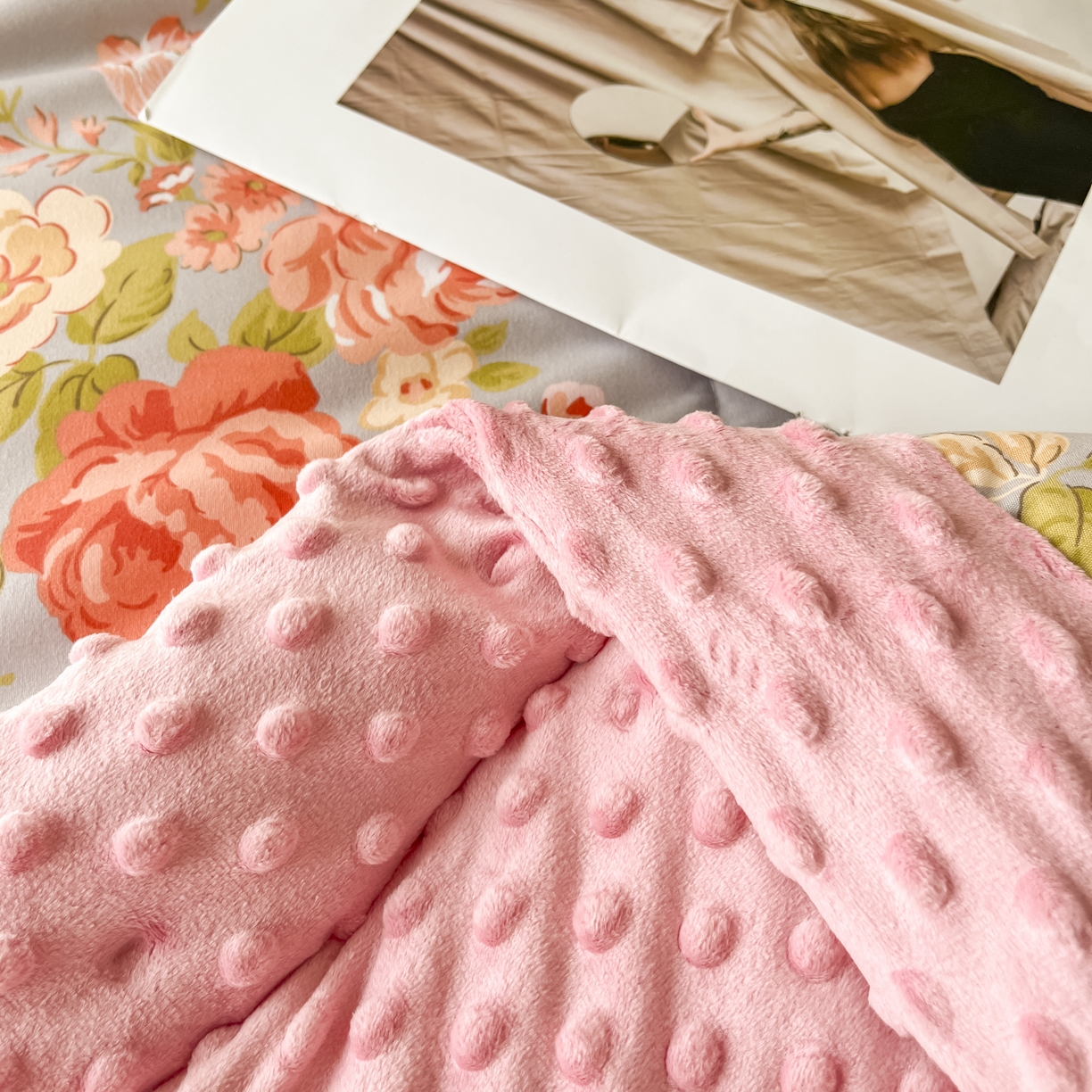 91家纺网 家纺一手货源 找家纺 禧多家纺 2024新款亲肤舒适印花云纱棉豆豆被子被芯 春野花信