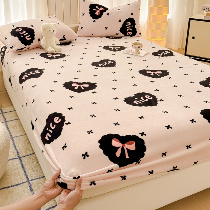 91家纺网 家纺一手货源 找家纺 金丝鸟家纺 2024新款200g牛奶绒单床笠系列 爱心蝴蝶结