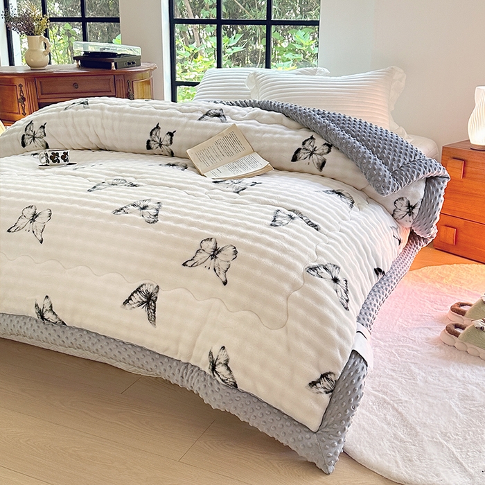 91家纺网 家纺一手货源 找家纺 优迈 2024新款兔兔绒豆豆被冬被子被芯 愿君福蝶