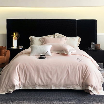 91家纺网 家纺一手货源 找家纺 馨蕊家居 2024秋冬新品超细旦磨毛高奢系列四件套 磨毛罗莎-蔷薇粉
