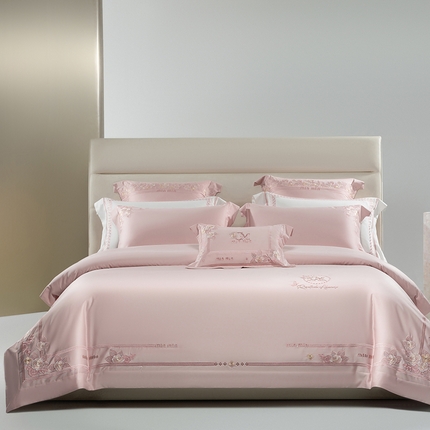 91家纺网 家纺一手货源 找家纺 诗黛尔 2024秋冬新品长绒棉绣花四件套--伊丽莎系列 伊丽莎-樱花粉