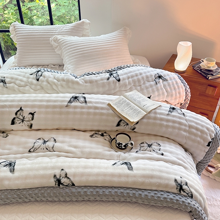 91家纺网 家纺一手货源 找家纺 优迈 2024新款兔兔绒豆豆被冬被子被芯 愿君福蝶