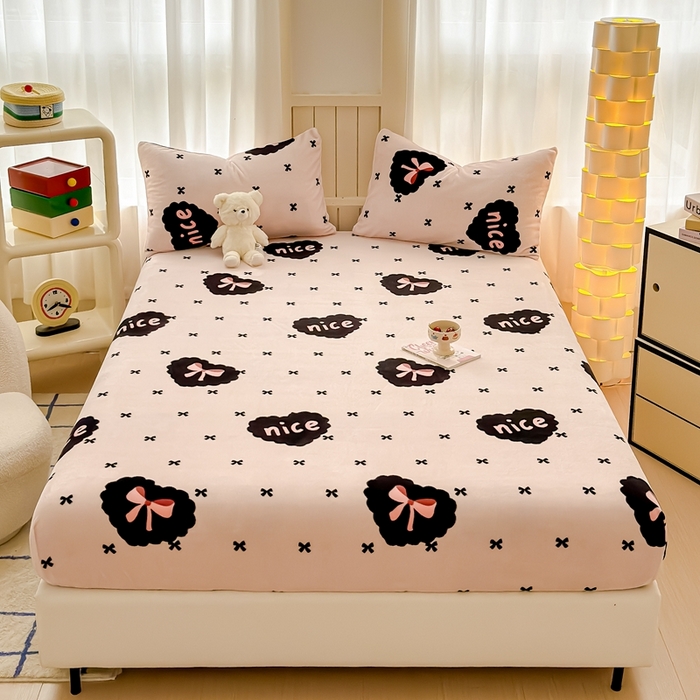 91家纺网 家纺一手货源 找家纺 金丝鸟家纺 2024新款200g牛奶绒单床笠系列 爱心蝴蝶结