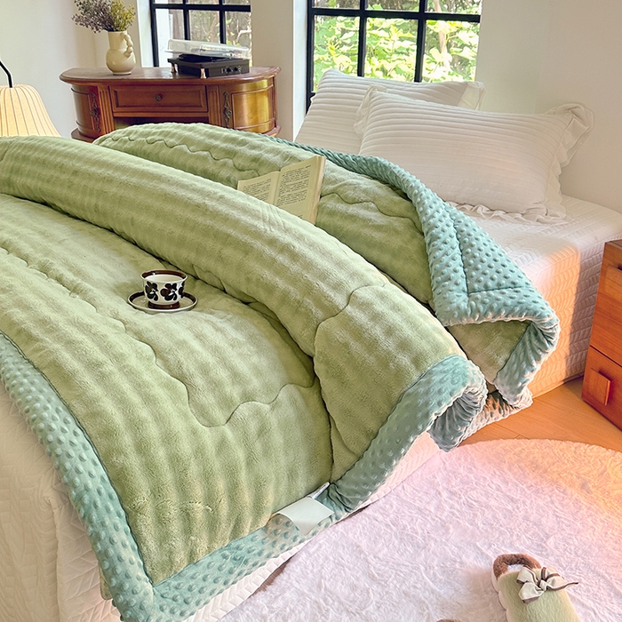 91家纺网 家纺一手货源 找家纺 优迈 2024新款兔兔绒豆豆被冬被子被芯 暖绿