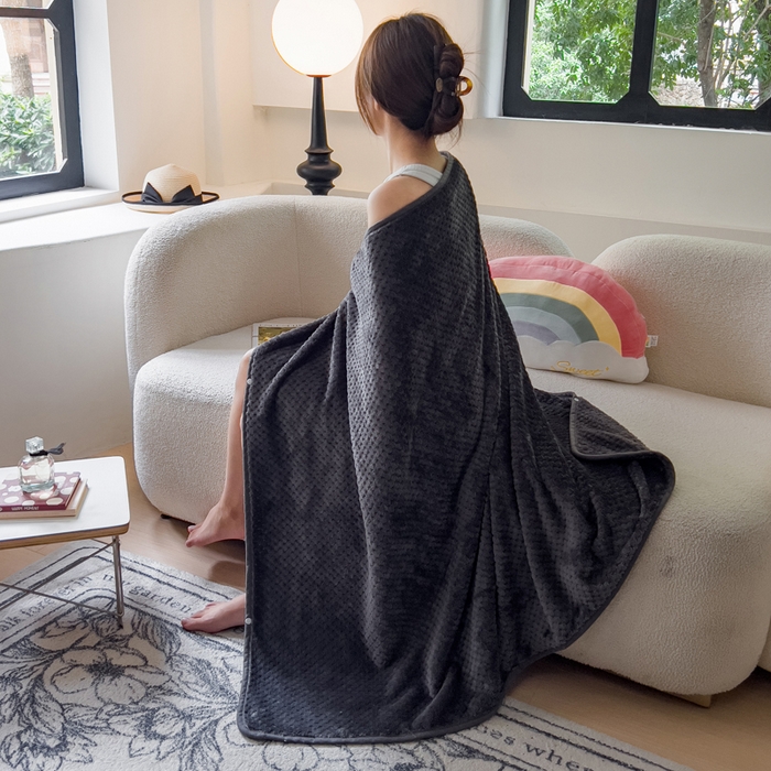 91家纺网 家纺一手货源 找家纺 卡琪曼 2024新款加厚保暖菠萝格披肩毯子毛毯 星耀黑