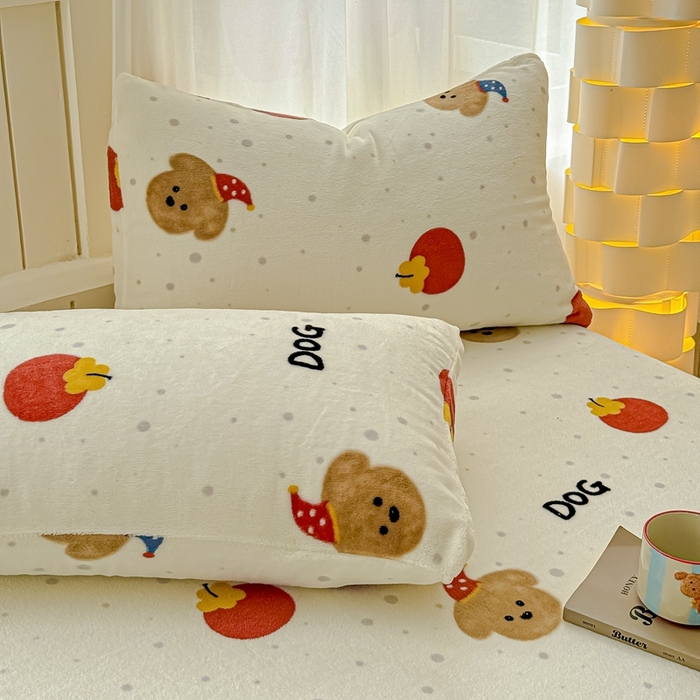 91家纺网 家纺一手货源 找家纺 金丝鸟家纺 2024新款200g牛奶绒单床单系列 西红柿小狗