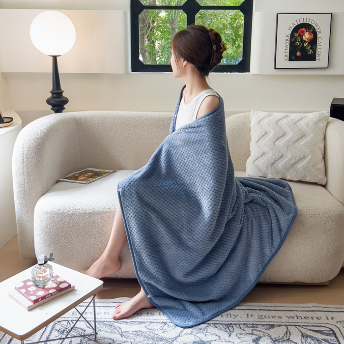 91家纺网 家纺一手货源 找家纺 卡琪曼 2024新款加厚保暖菠萝格披肩毯子毛毯 雾蓝