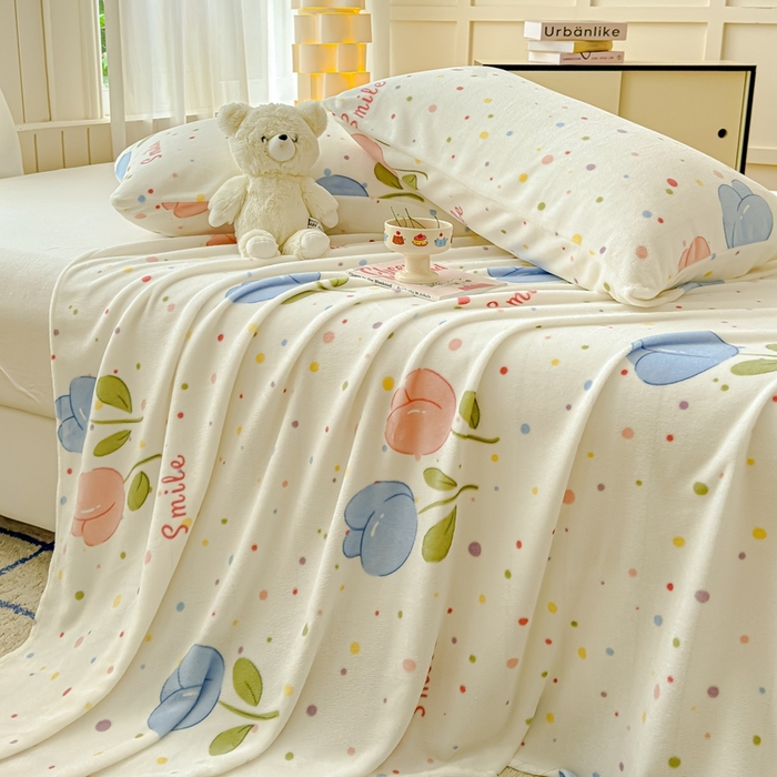 91家纺网 家纺一手货源 找家纺 金丝鸟家纺 2024新款200g牛奶绒单床单系列 蓝色花朵