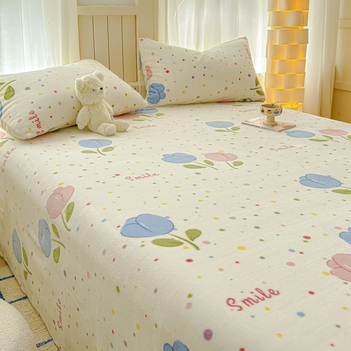 91家纺网 家纺一手货源 找家纺 金丝鸟家纺 2024新款200g牛奶绒单床单系列 蓝色花朵