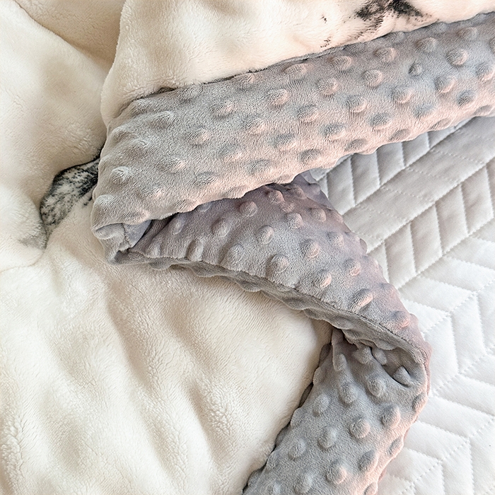 91家纺网 家纺一手货源 找家纺 优迈 2024新款兔兔绒豆豆被冬被子被芯 愿君福蝶