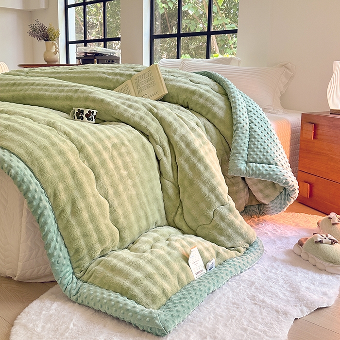 91家纺网 家纺一手货源 找家纺 优迈 2024新款兔兔绒豆豆被冬被子被芯 暖绿