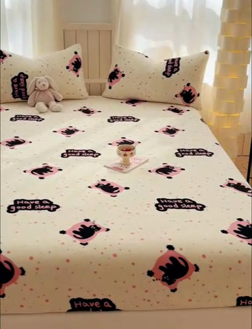 91家纺网 家纺一手货源 找家纺 金丝鸟家纺 2024新款200g牛奶绒单床笠系列 粉色淘气猫