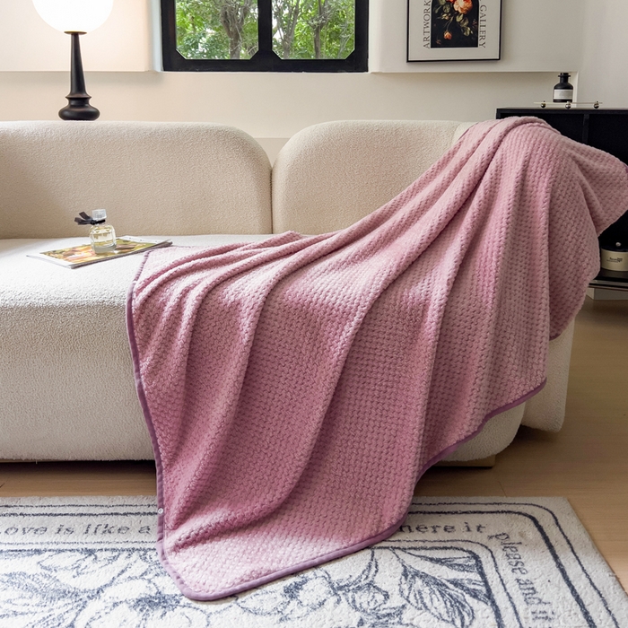 91家纺网 家纺一手货源 找家纺 卡琪曼 2024新款加厚保暖菠萝格披肩毯子毛毯 藕合紫