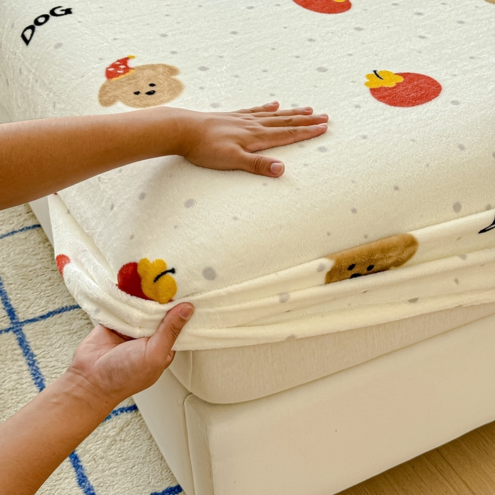 91家纺网 家纺一手货源 找家纺 金丝鸟家纺 2024新款200g牛奶绒单床笠系列 西红柿小狗