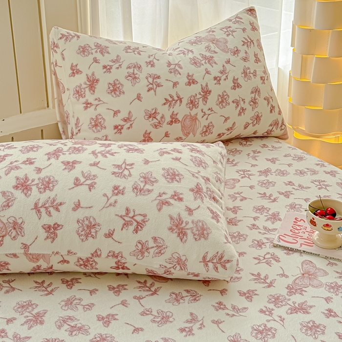 91家纺网 家纺一手货源 找家纺 金丝鸟家纺 2024新款200g牛奶绒单床单系列 飞花粉