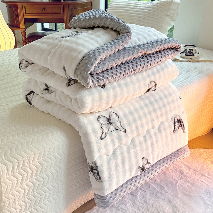 91家纺网 家纺一手货源 找家纺 优迈 2024新款兔兔绒豆豆被冬被子被芯 愿君福蝶