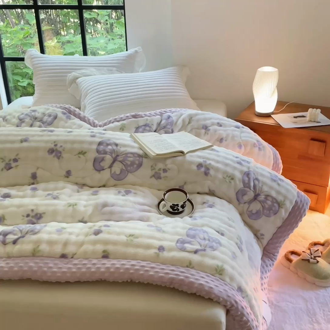 91家纺网 家纺一手货源 找家纺 优迈 2024新款兔兔绒豆豆被冬被子被芯 福蝶将至-紫