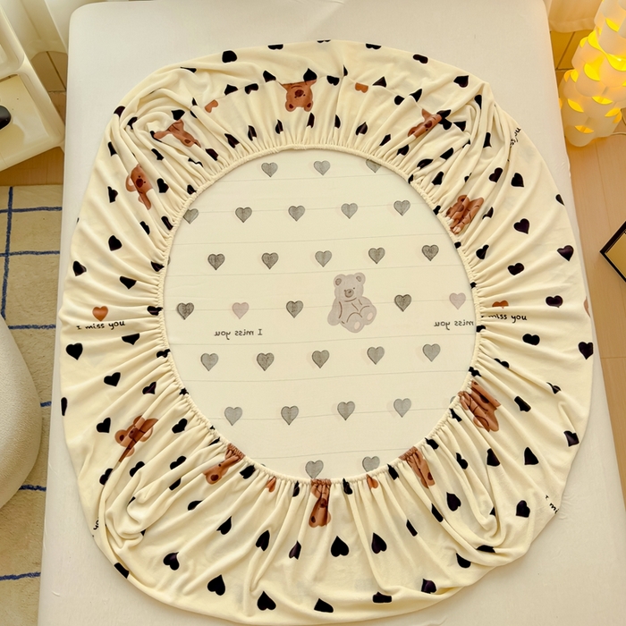 91家纺网 家纺一手货源 找家纺 金丝鸟家纺 2024新款200g牛奶绒单床笠系列 黑色爱心熊