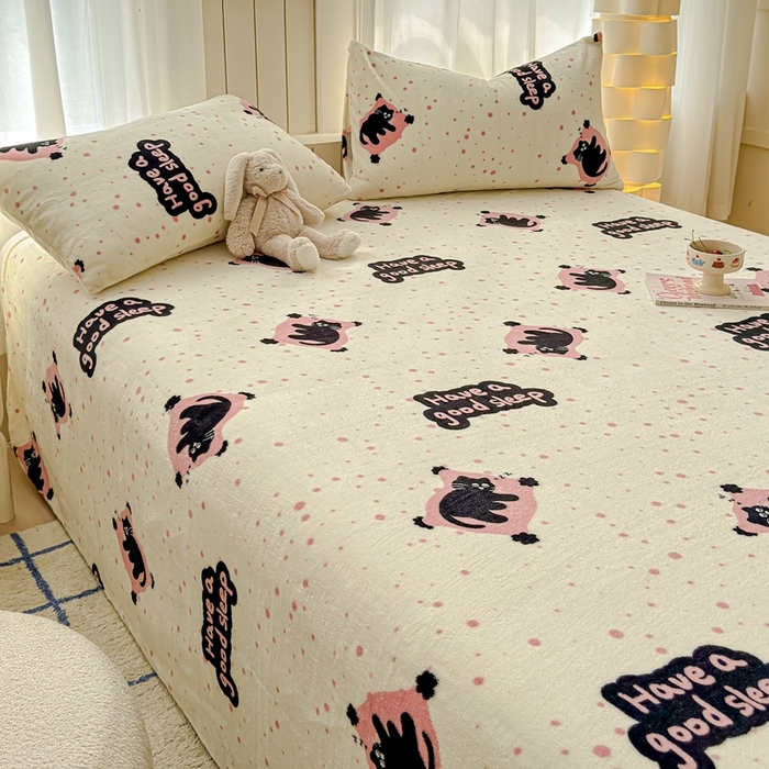 91家纺网 家纺一手货源 找家纺 金丝鸟家纺 2024新款200g牛奶绒单床单系列 粉色淘气猫