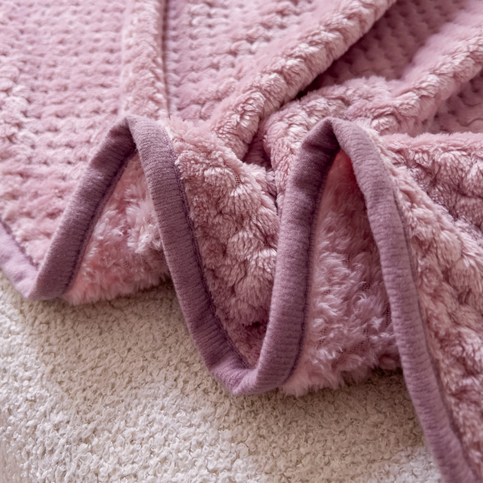 91家纺网 家纺一手货源 找家纺 卡琪曼 2024新款加厚保暖菠萝格披肩毯子毛毯 藕合紫