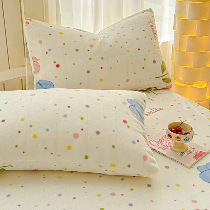 91家纺网 家纺一手货源 找家纺 金丝鸟家纺 2024新款200g牛奶绒单床单系列 蓝色花朵