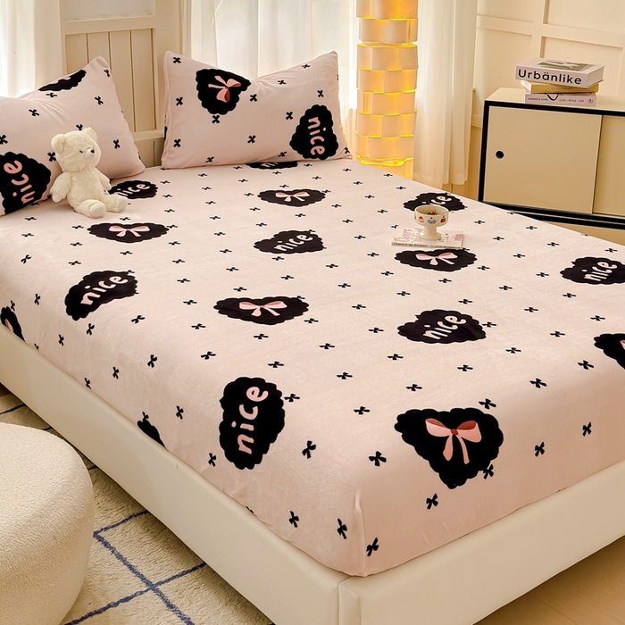 91家纺网 家纺一手货源 找家纺 金丝鸟家纺 2024新款200g牛奶绒单床笠系列 爱心蝴蝶结