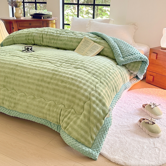 91家纺网 家纺一手货源 找家纺 优迈 2024新款兔兔绒豆豆被冬被子被芯 暖绿