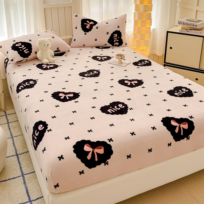 91家纺网 家纺一手货源 找家纺 金丝鸟家纺 2024新款200g牛奶绒单床笠系列 爱心蝴蝶结