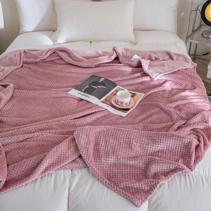 91家纺网 家纺一手货源 找家纺 卡琪曼 2024新款保暖菠萝格贝贝绒毛毯毯子 豆沙紫