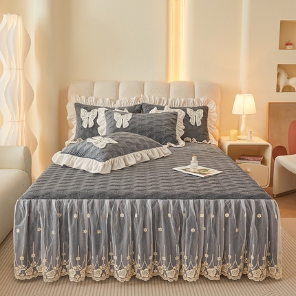 91家纺网 家纺一手货源 找家纺 （总）情恒家纺 2025新款A类婴儿绒全夹棉奶油风（蝴蝶结)床裙三件套