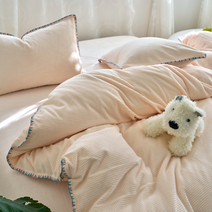 91家纺网 家纺一手货源 找家纺 洋铭区（原狠狠爱） 2024新款华夫格 绒（彩边）四件套 仙米玉