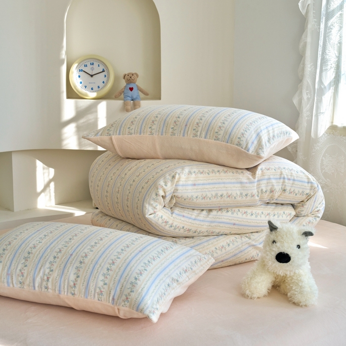 91家纺网 家纺一手货源 找家纺 洋铭区（原狠狠爱） 2024新款双层纱牛奶绒四件套系列 蔓蔓蔷薇