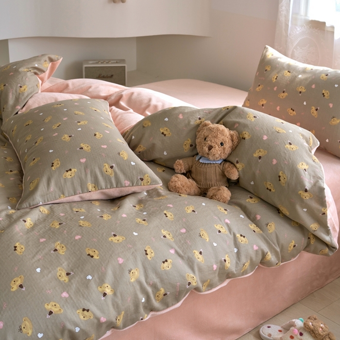 91家纺网 家纺一手货源 找家纺 洋铭区（原狠狠爱） 2024新款双层纱牛奶绒四件套系列 小熊物语