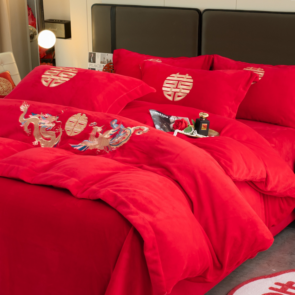 91家纺网 家纺一手货源 找家纺 卓缦家纺 2024新款高克重全消光牛奶绒婚庆刺绣四件套（控价+50） 龙飞凤舞