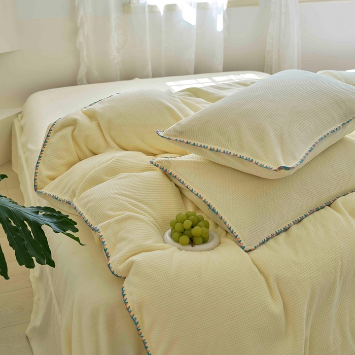 91家纺网 家纺一手货源 找家纺 洋铭区（原狠狠爱） 2024新款华夫格 绒（彩边）四件套 樱草黄