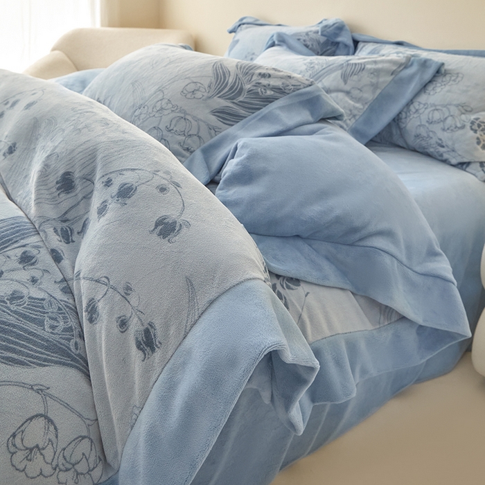 91家纺网 家纺一手货源 找家纺 新方向 2025新款高克重240克A类全消光印花牛奶绒四件套-铃兰 铃兰-以太兰