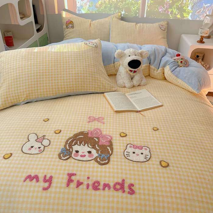 91家纺网 家纺一手货源 找家纺 繁花家居 2024新款卡通牛奶绒毛巾绣系列四件套 黄格小女孩