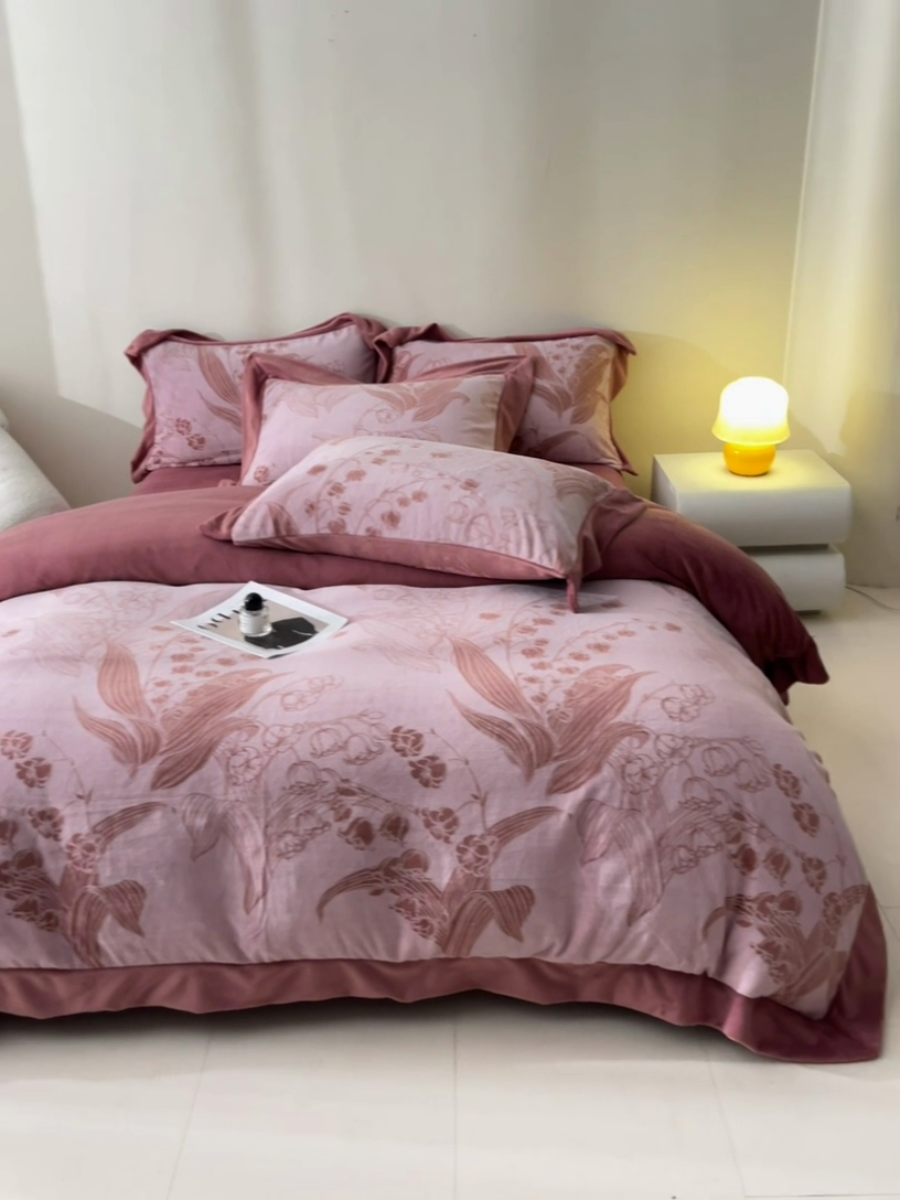 91家纺网 家纺一手货源 找家纺 新方向 2025新款高克重240克A类全消光印花牛奶绒四件套-铃兰 铃兰-豆沙