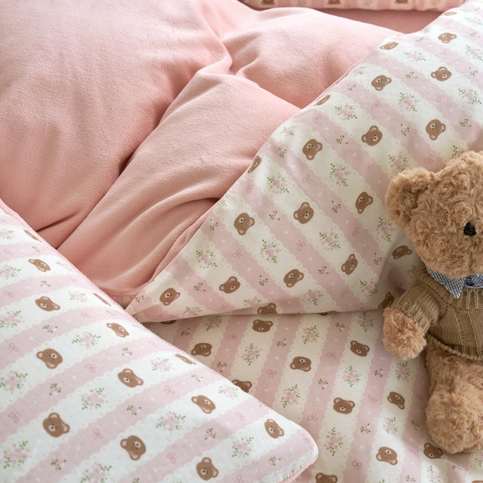 91家纺网 家纺一手货源 找家纺 洋铭区（原狠狠爱） 2024新款双层纱牛奶绒四件套系列 粉熊派