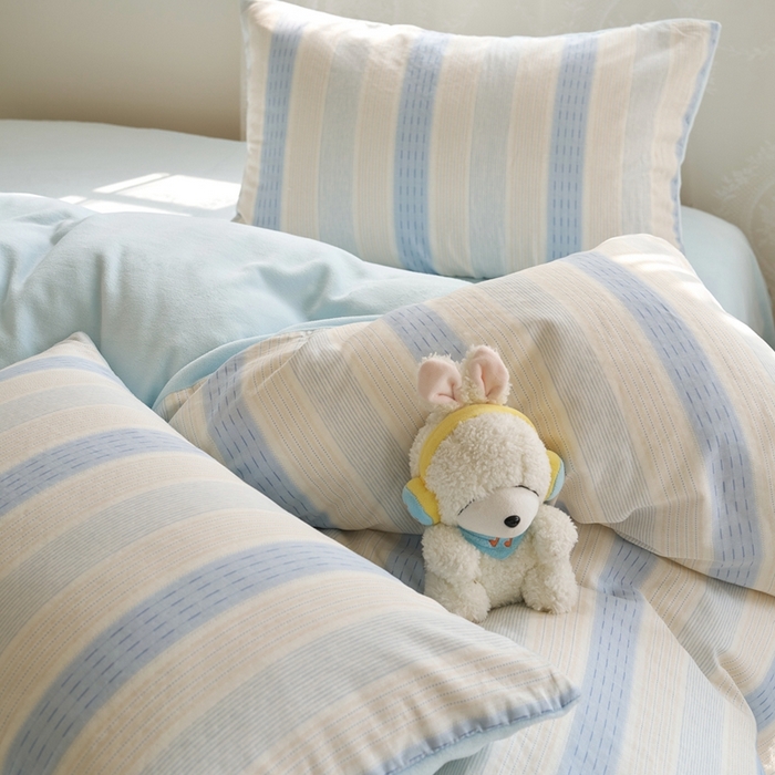 91家纺网 家纺一手货源 找家纺 洋铭区（原狠狠爱） 2024新款双层纱牛奶绒四件套系列 芝士蓝条